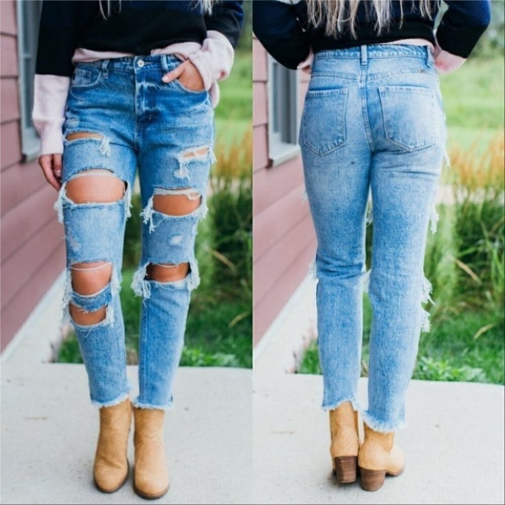 DISTRESSED JEANS